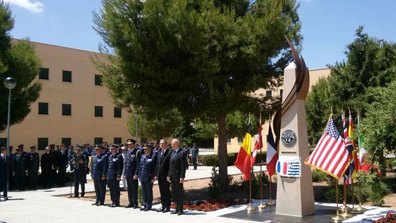 Monolito descubierto en la base aérea