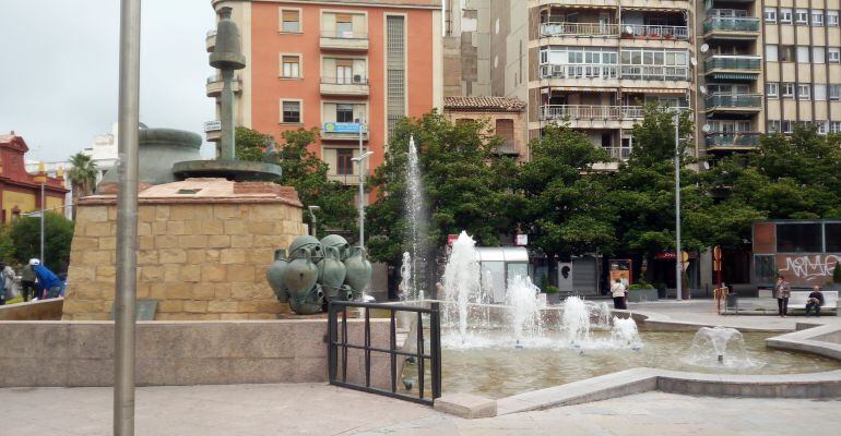 Fuente ornamental de la Plaza de la Constitución de Jaén capital.