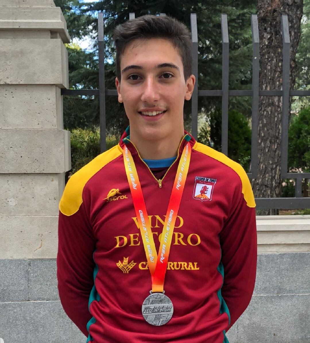 Óscar Matilla con la medalla de plata