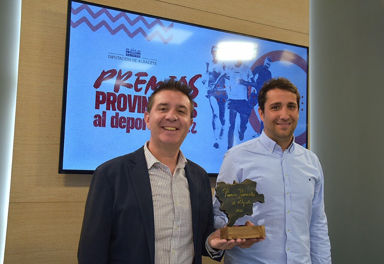 El presidente provincial, Santi Cabañero, y el diputado de Deportes, Dani Sancha, en un instante previo a la presentación de los Premios Provinciales al Deporte 2022