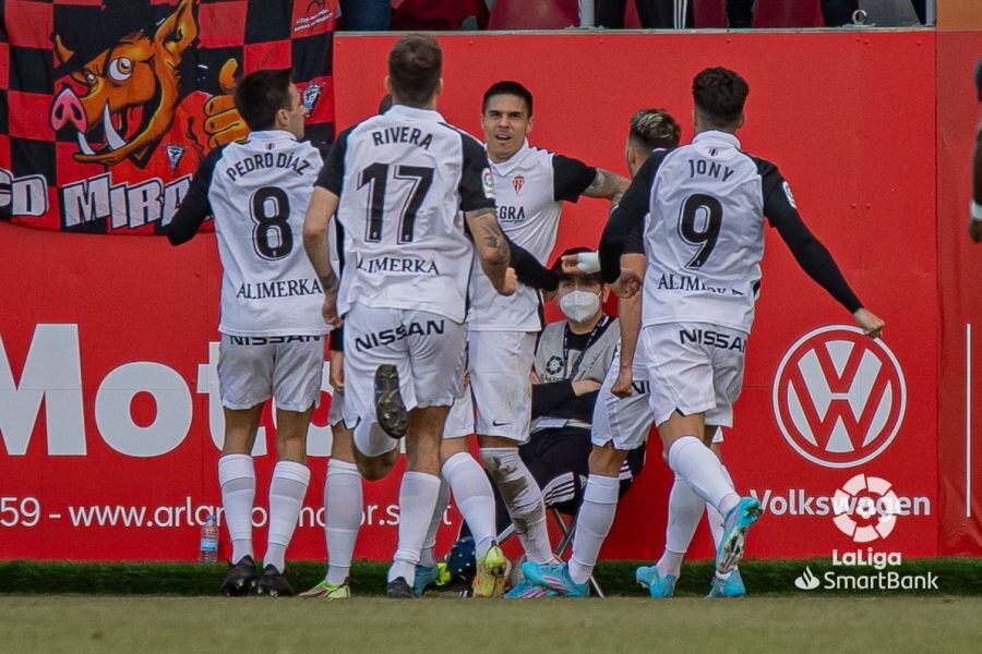 Djuka celebra su gol al Mirandés.