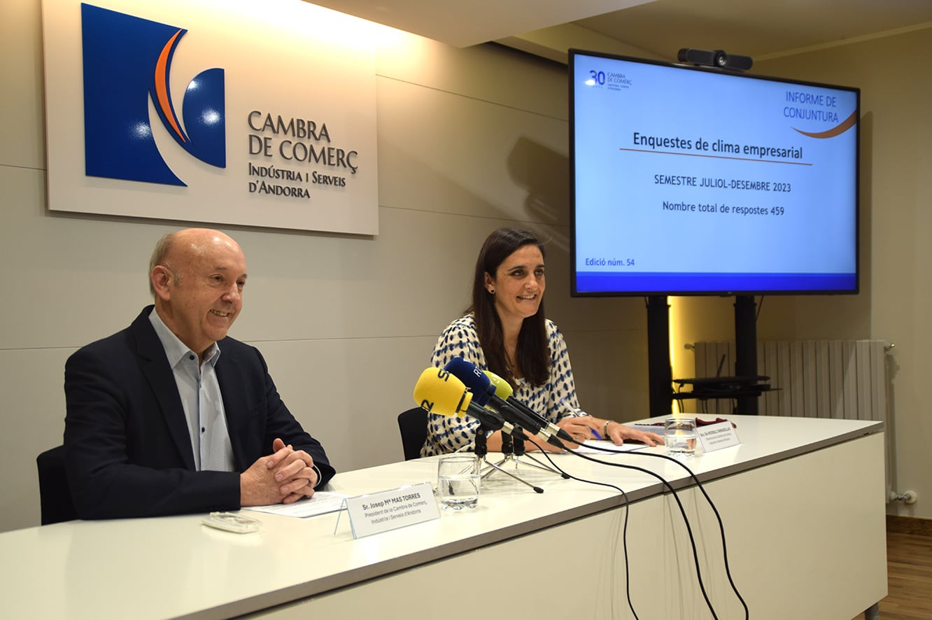 El president i la directora de la Cambra de COmerç, Josep Maria Mas i Sol Rossell durant la presentació de l&#039;informe de conjuntura corresponent al tancament de l&#039;any passat