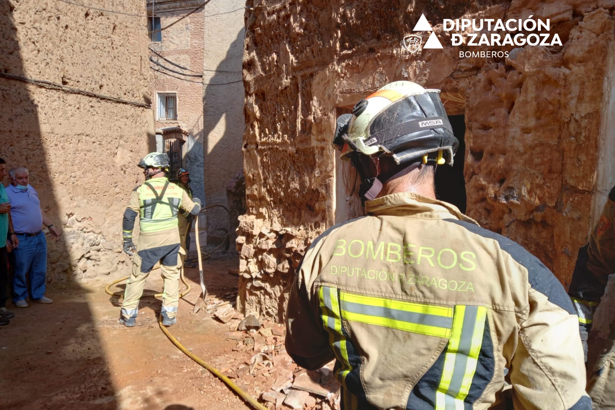 Los vecinos pueden volver a sus casas, mientras el incendio se mantiene estabilizado