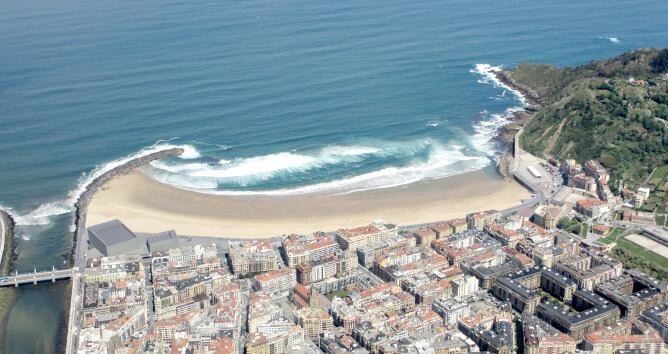 Estado de la playa de la Zurriola de San Sebastián en Mayo de 2013