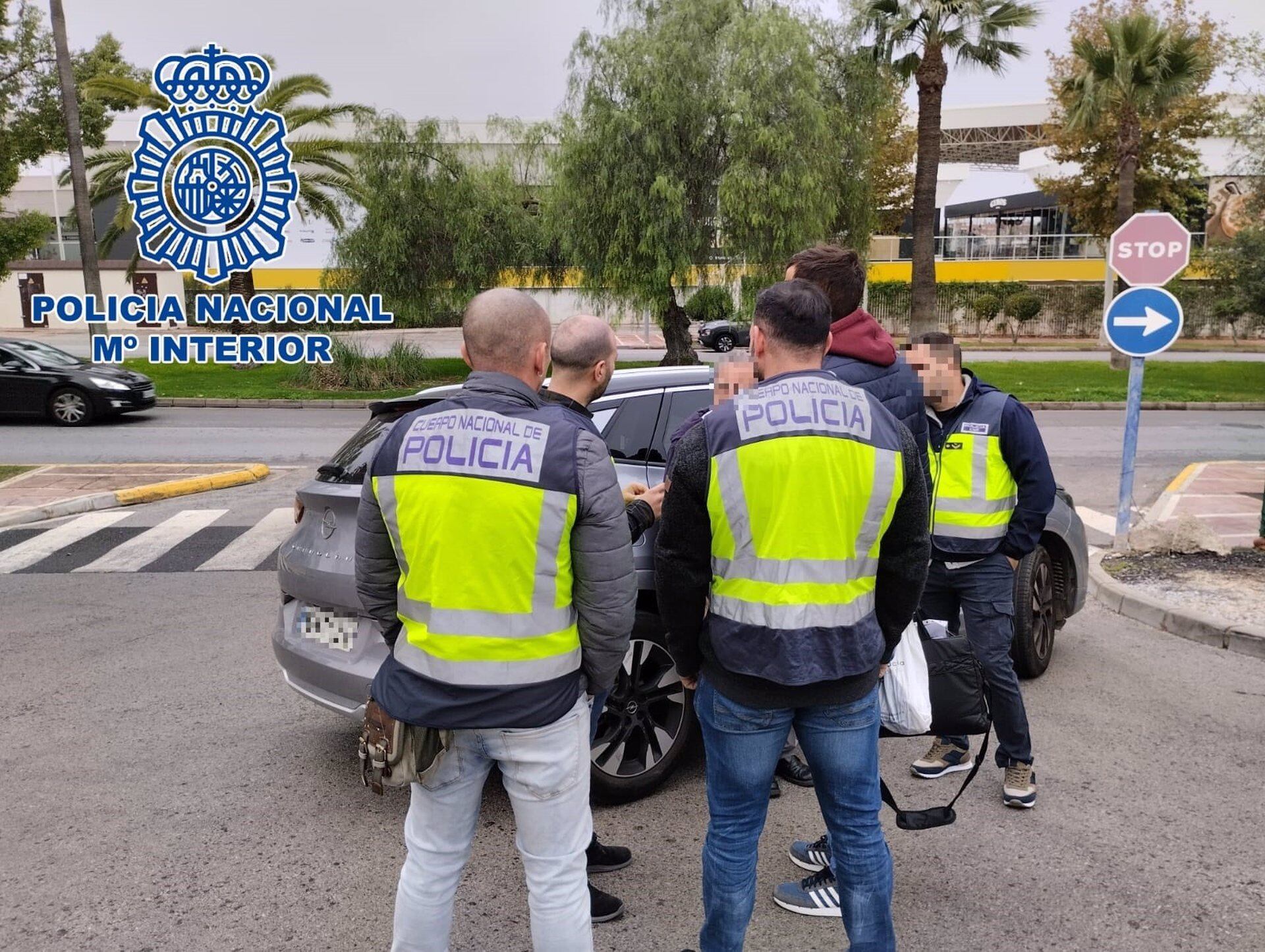 Agentes de la Policía Nacional de Dos Hermanas detienen a un falso abogado acusado de varias estafas.