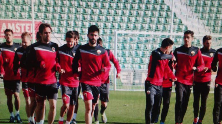 Los jugadores del Elche C.F. en una sesión en el Martínez Valero