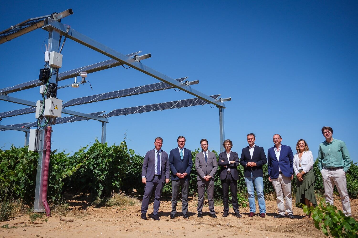 La inauguración del piloto fotovoltaico coincidió con la segunda jornada del curso Prensa y Poder