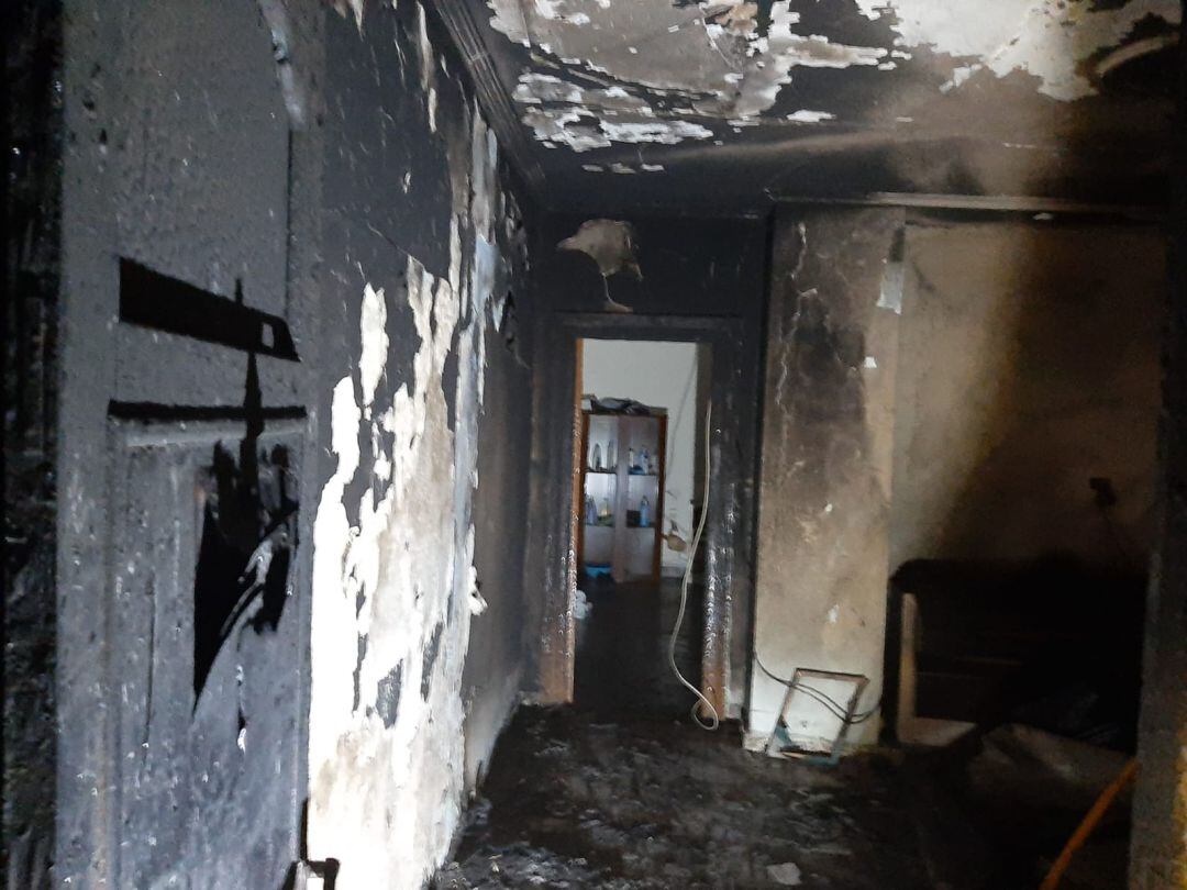 Dos personas han resultado intoxicadas, con síntomas no graves, por la inhalación del humo generado por un incendio en una vivienda de Tudela, según ha informado el Gobierno foral