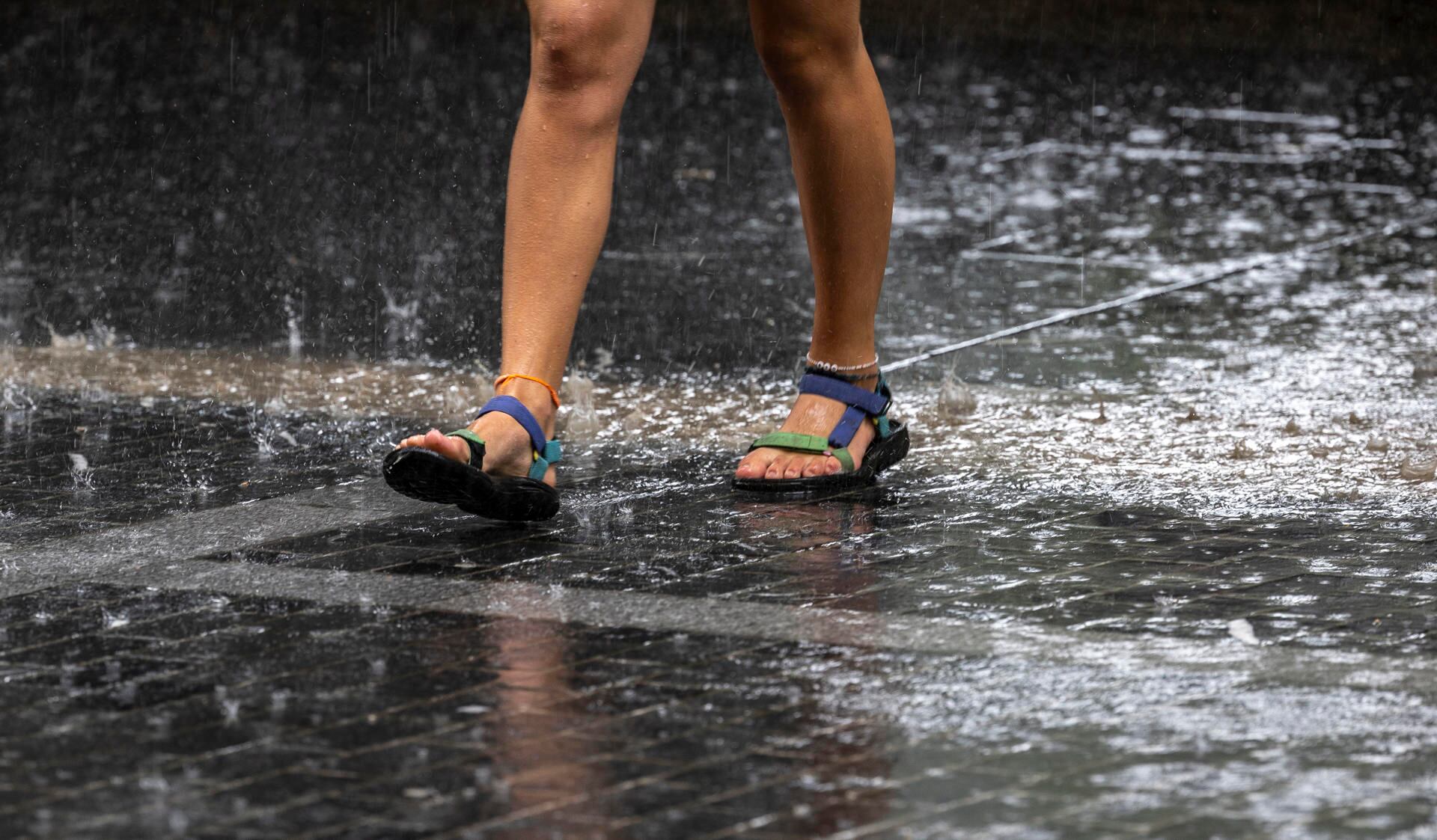 Un nuevo frente atlántico provoca un aumento de la nubosidad y, en algunas zonas, lluvia a partir de este lunes