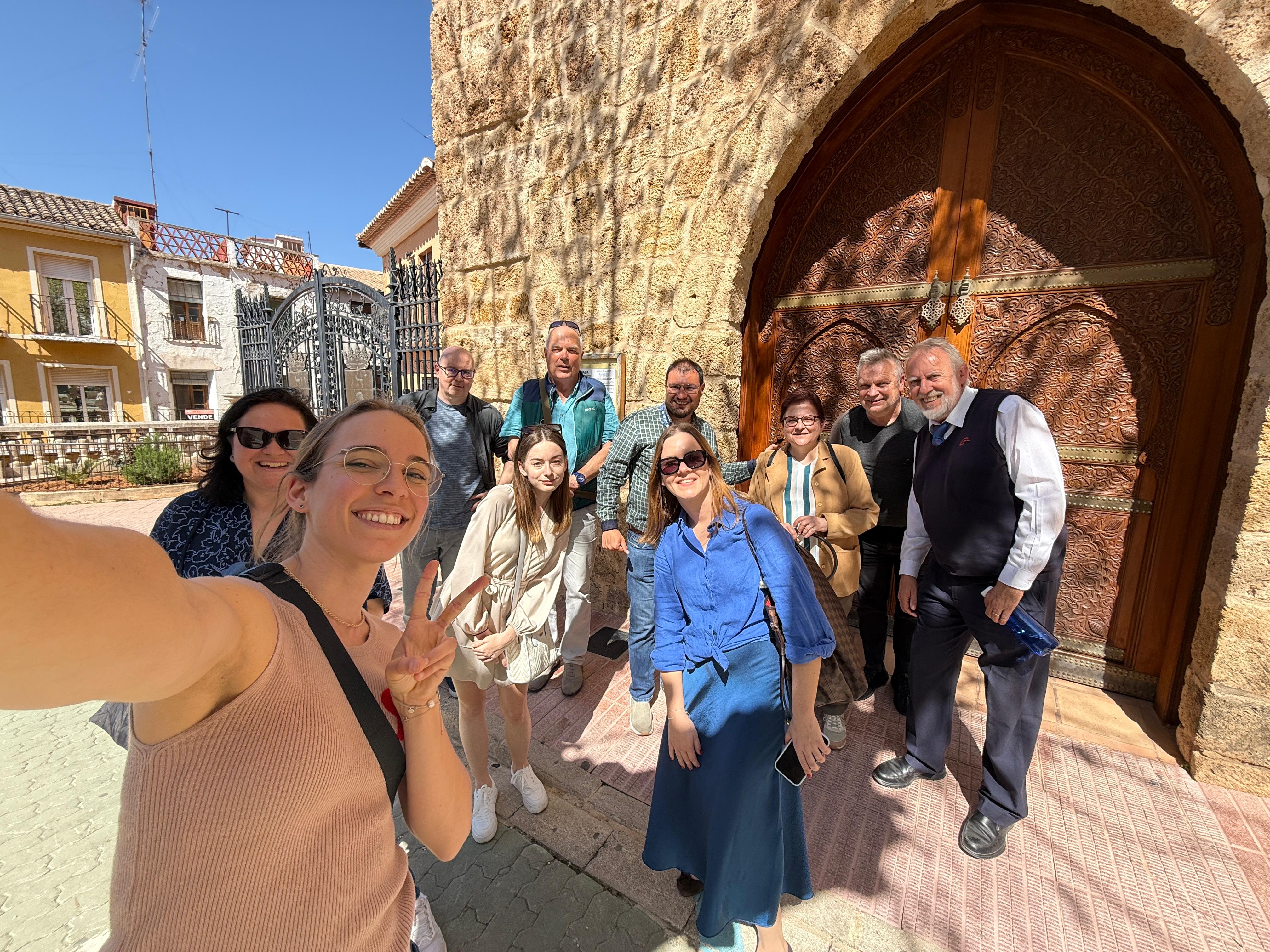 Los periodistas visitan Anna. Fuente: Diputació de València