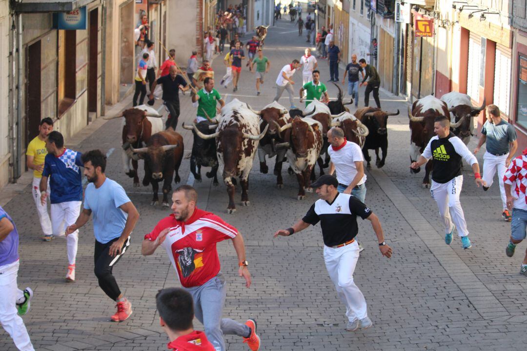 Encierro del jueves 2018 en la calle Parras de Cuéllar