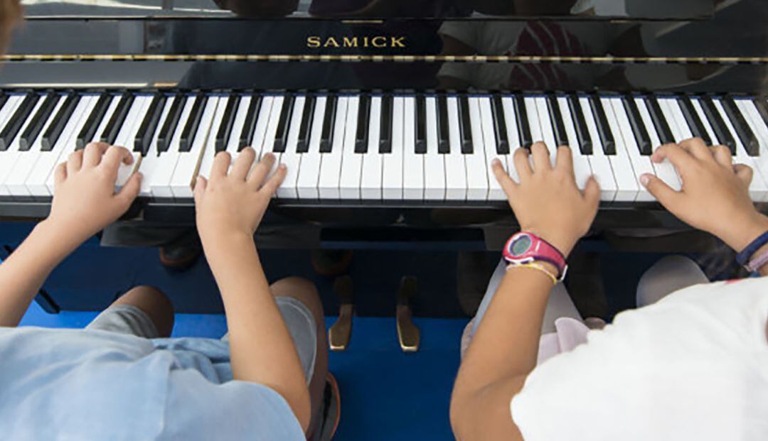 Alumnos en la Escuela Municipal de Música y Danza