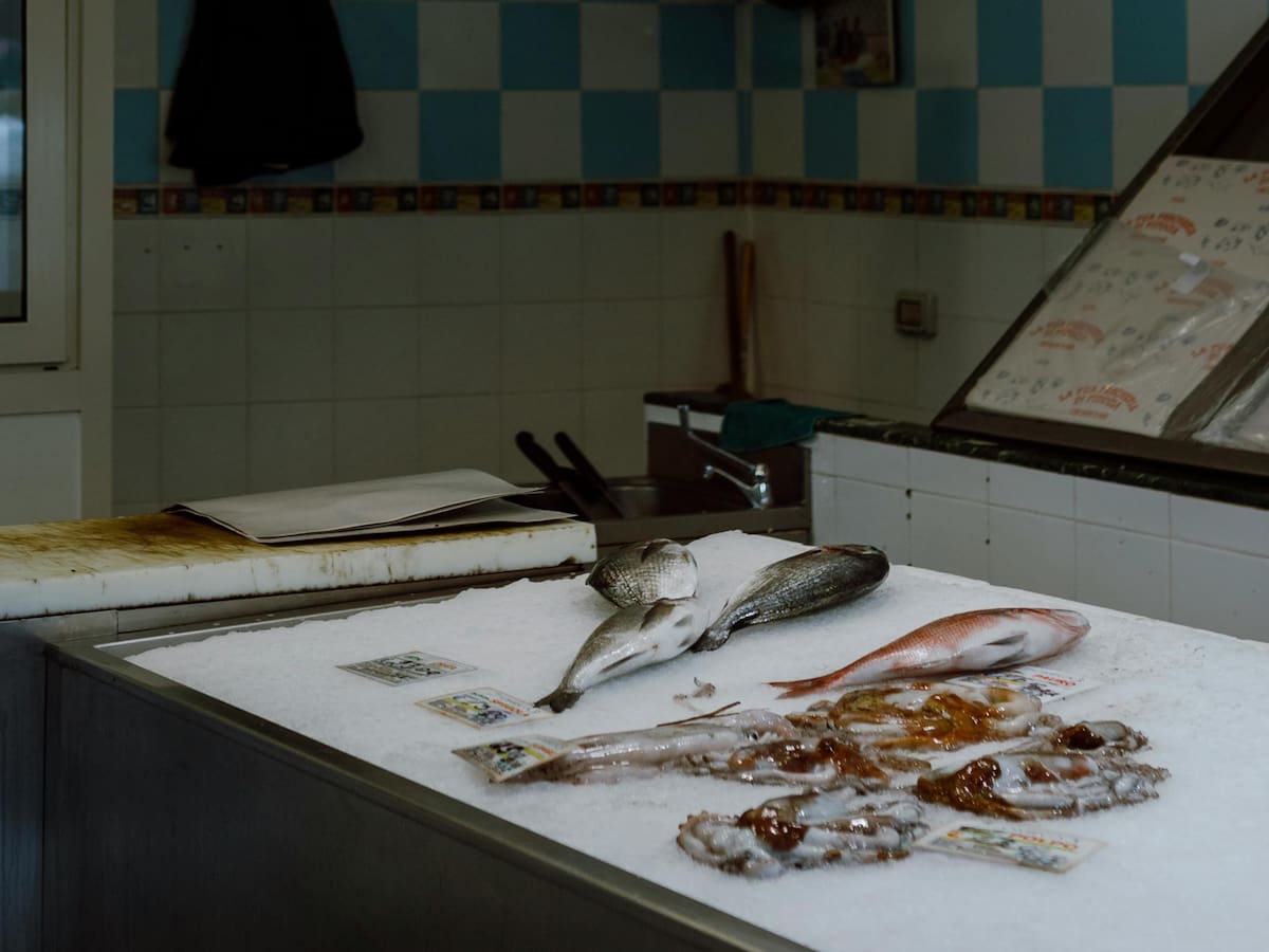 Las pescaderías de barrio desaparecen: las nuevas generaciones no van por vergüenza