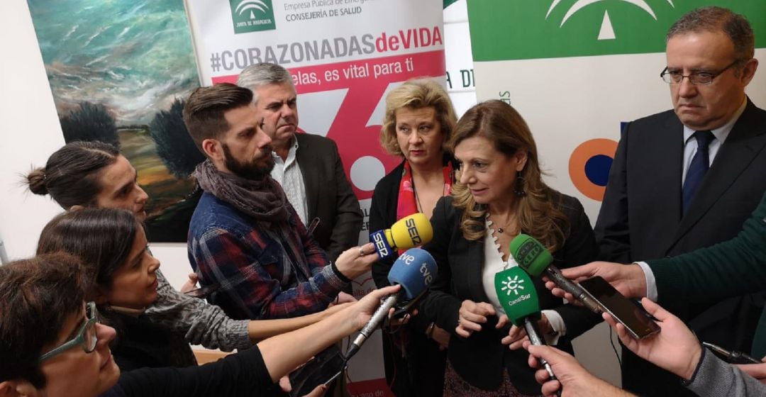 Marina Álvarez atiende a los medios de comunicación