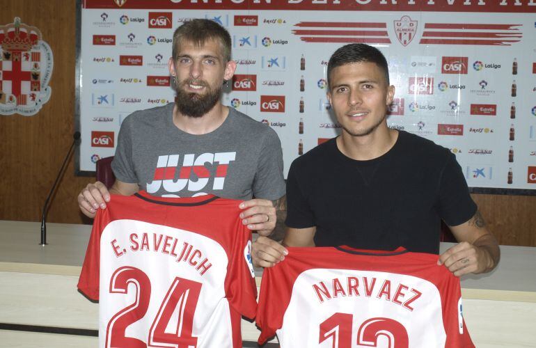Saveljich y Narváez con sus nuevos dorsales.