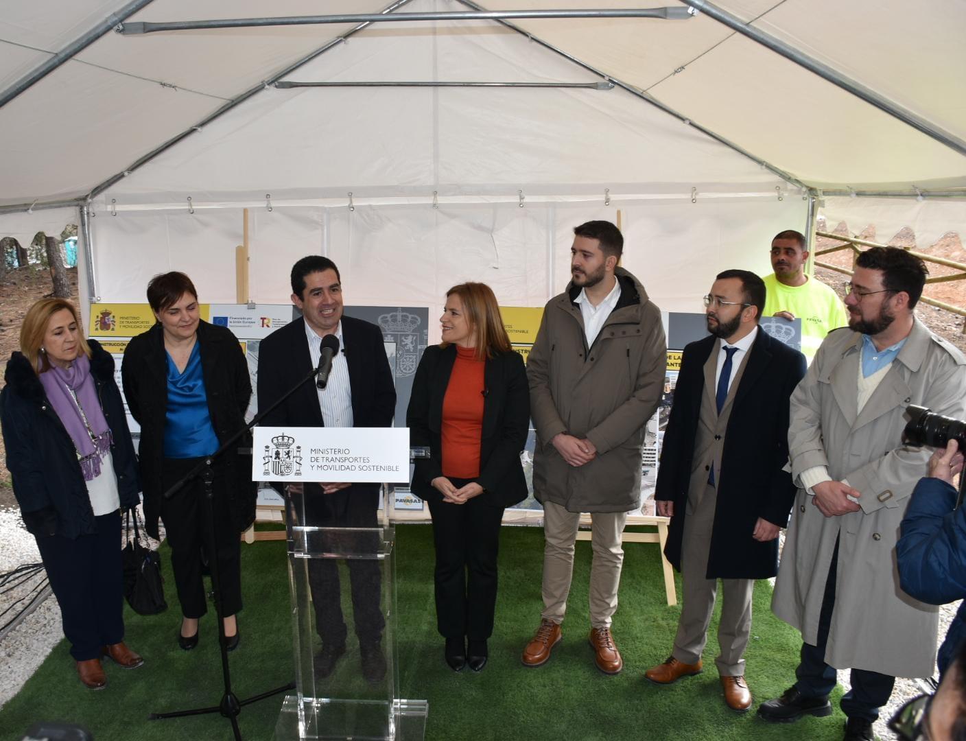 Autoridades en la apertura de la rotonda norte de Alcoy