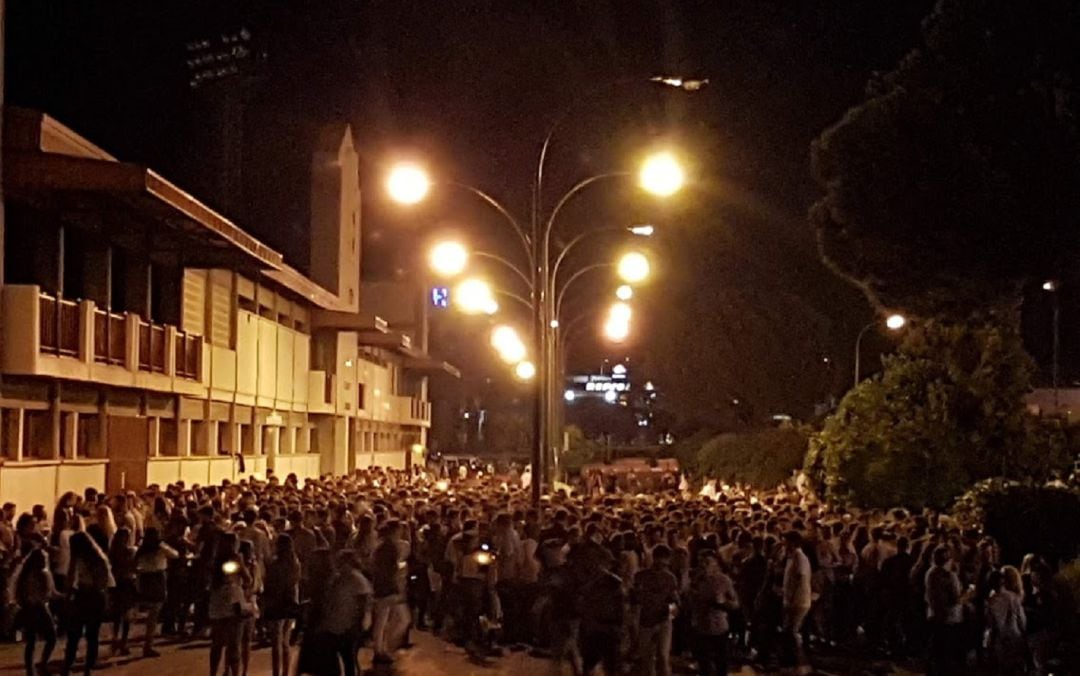 Botellón en las inmediaciones del Estadio Sánchez Menor de Puertollano