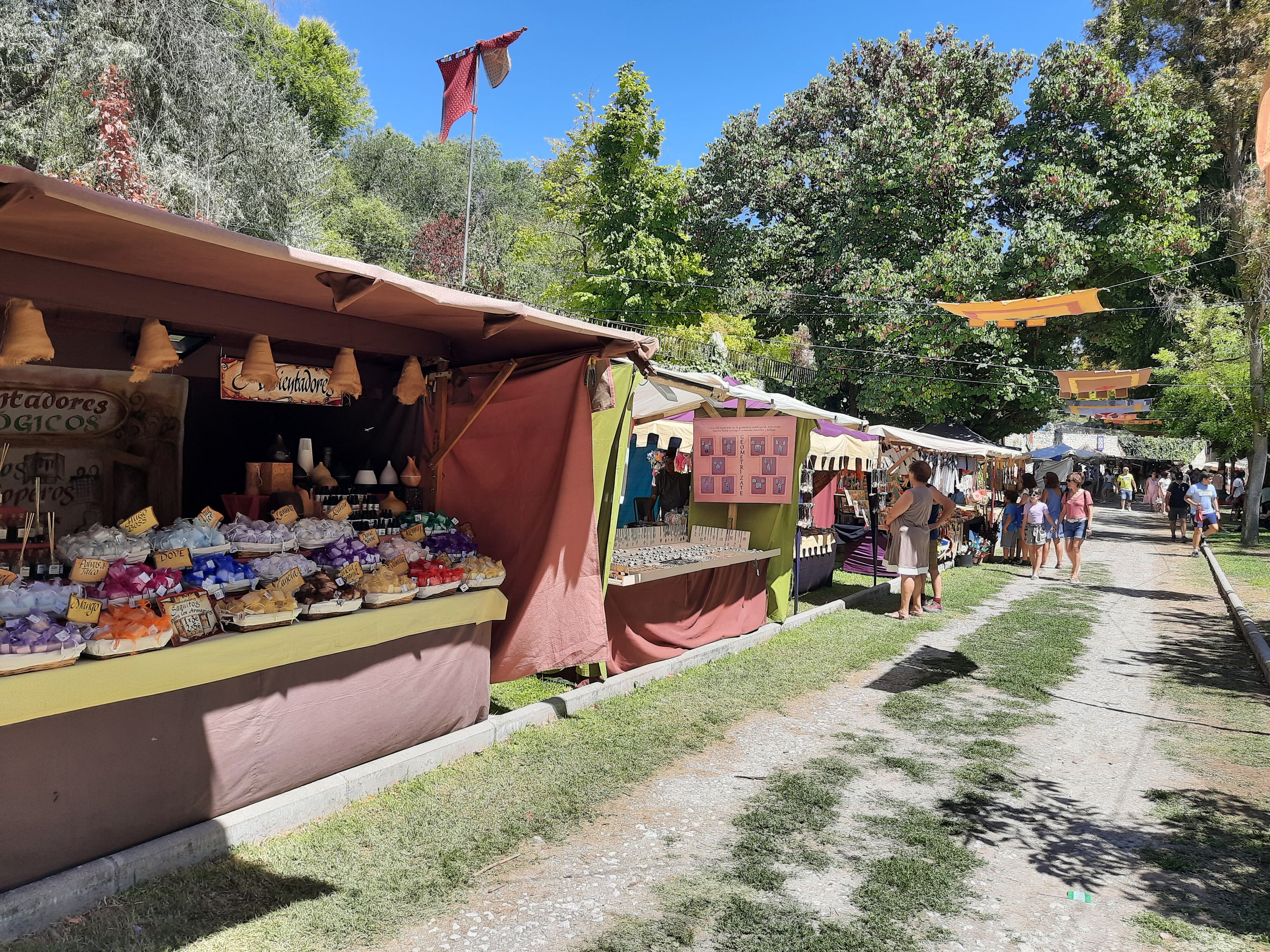 Puestos de productos en la Feria Cuéllar Mudéjar, el año anterior