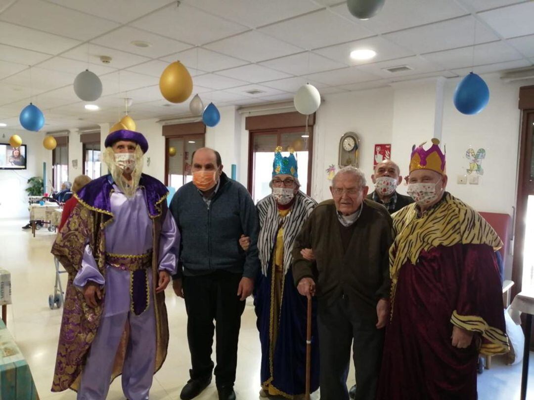 Los propios residentes han ejercido de Reyes Magos en estas atípicas Navidades