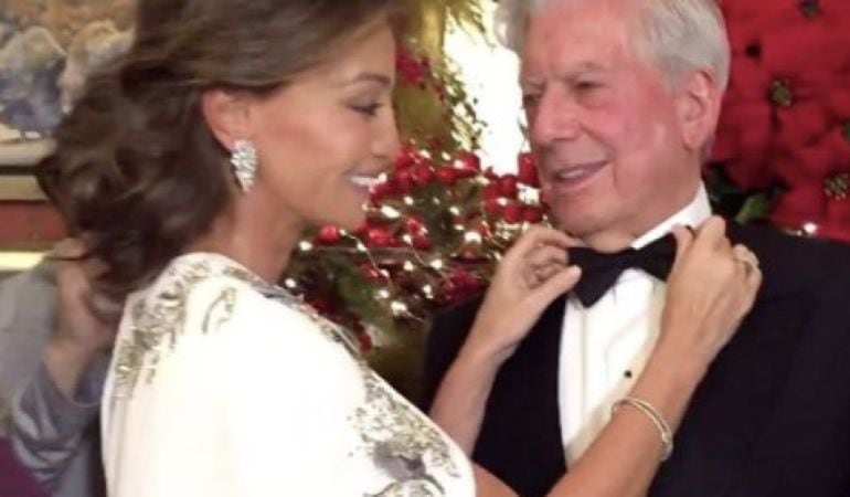 Isabel Preysler y Mario Vargas Llosa, en un momento del &#039;mannequin challenge&#039;.