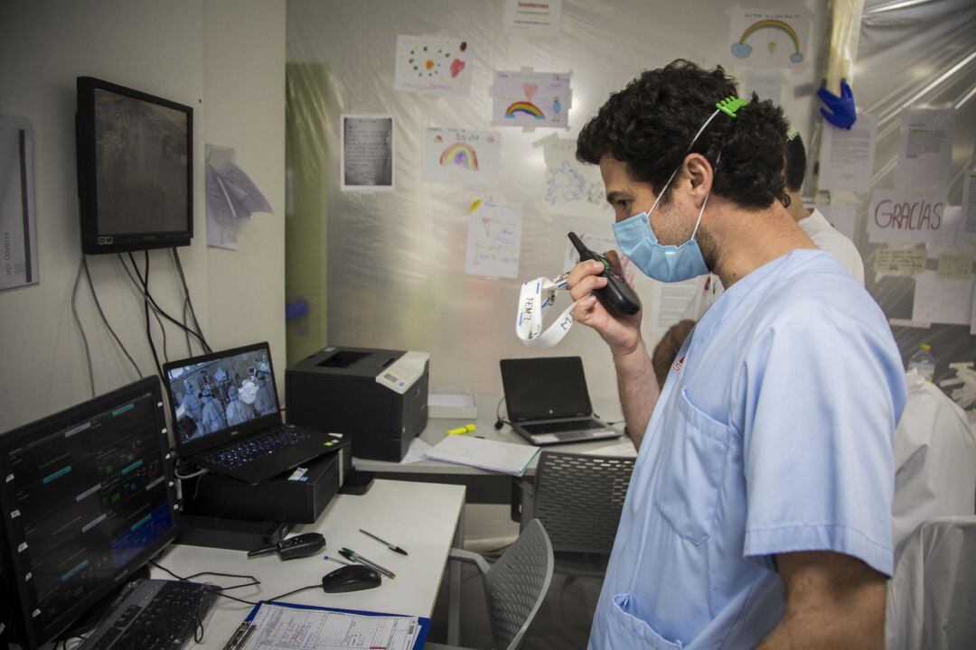 UCI de Valdecilla, sala de control