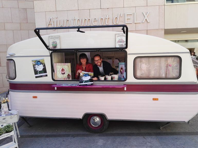 Furgonetas y caravanas como ésta estarán el fin de semana en el Paseo de la Estación