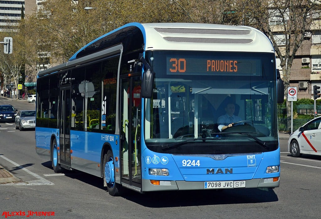 Imagen de uno de los autobuses cuando circulaban por Madrid