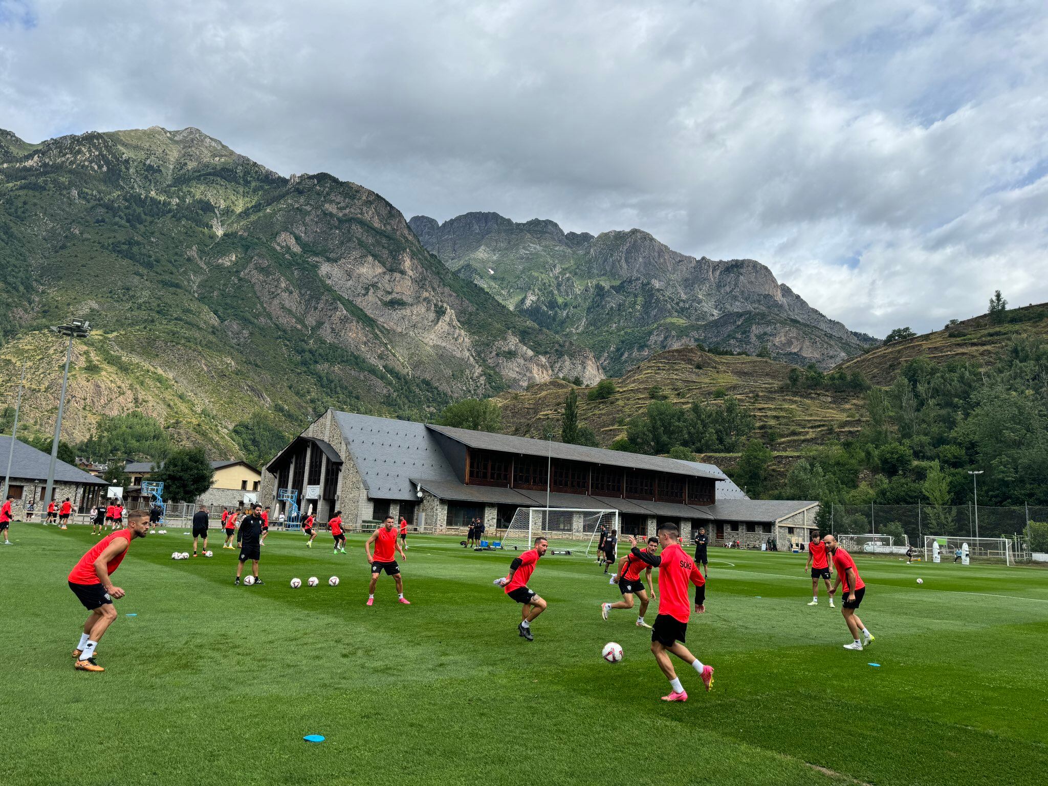 Entrenamiento de la SD Huesca en Benasque este sábado