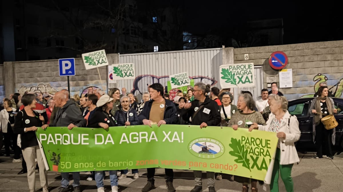 Flor Antelo, presidenta del la Asociación de vecinos Agra do Orzán y Xesús Buxán, responsable de urbanismo