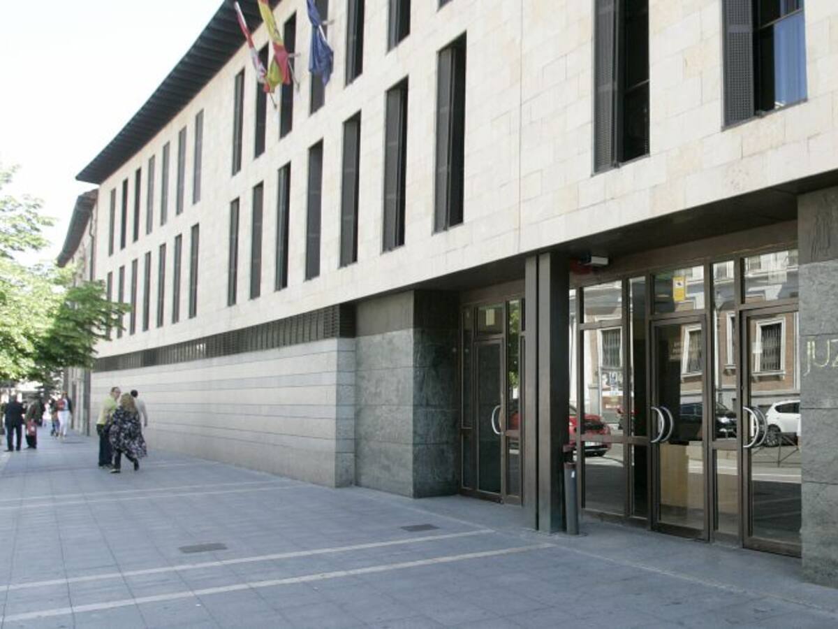 Una mujer transexual pide cárcel a la dependienta de una tienda por no dejarle probarse unos sujetadores