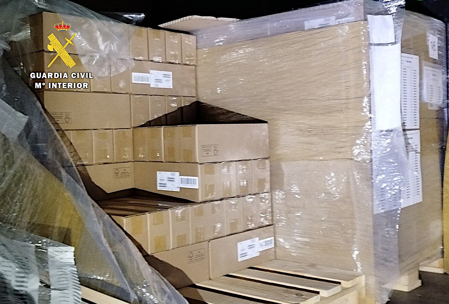 Imagen de parte de la mercancía sustraída por los dos detenidos. / Foto: Guardia Civil