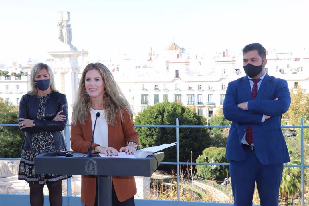 La delegada de Gobierno andaluz en Cádiz, Ana Mestre, durante el avance del proyecto de presupuestos para la provincia