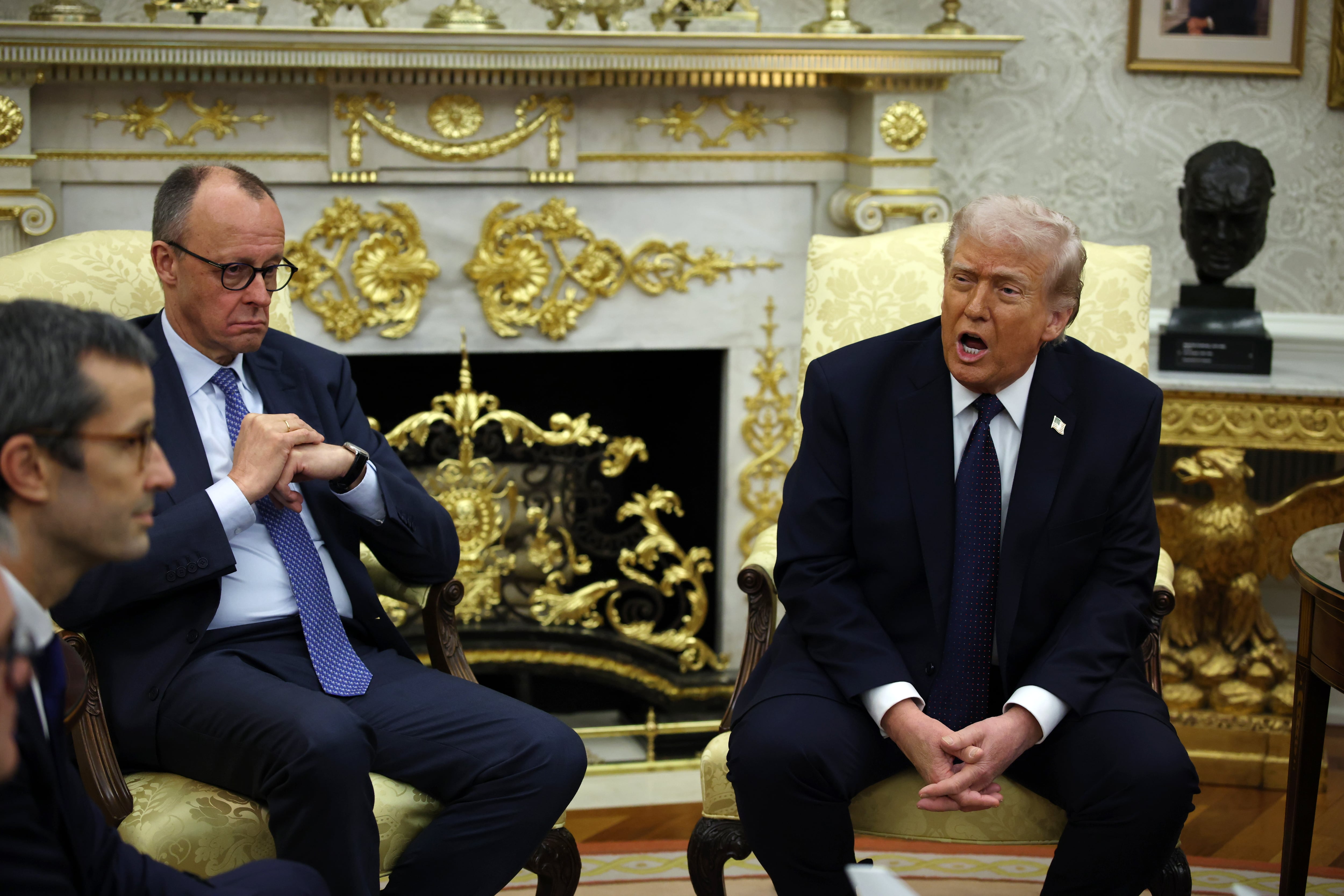 Donald Trump y Friedrich Merz, en una rueda de prensa desde el Despacho Oval en la Casa Blanca. EFE/EPA/SAMUEL CORUM / POOL