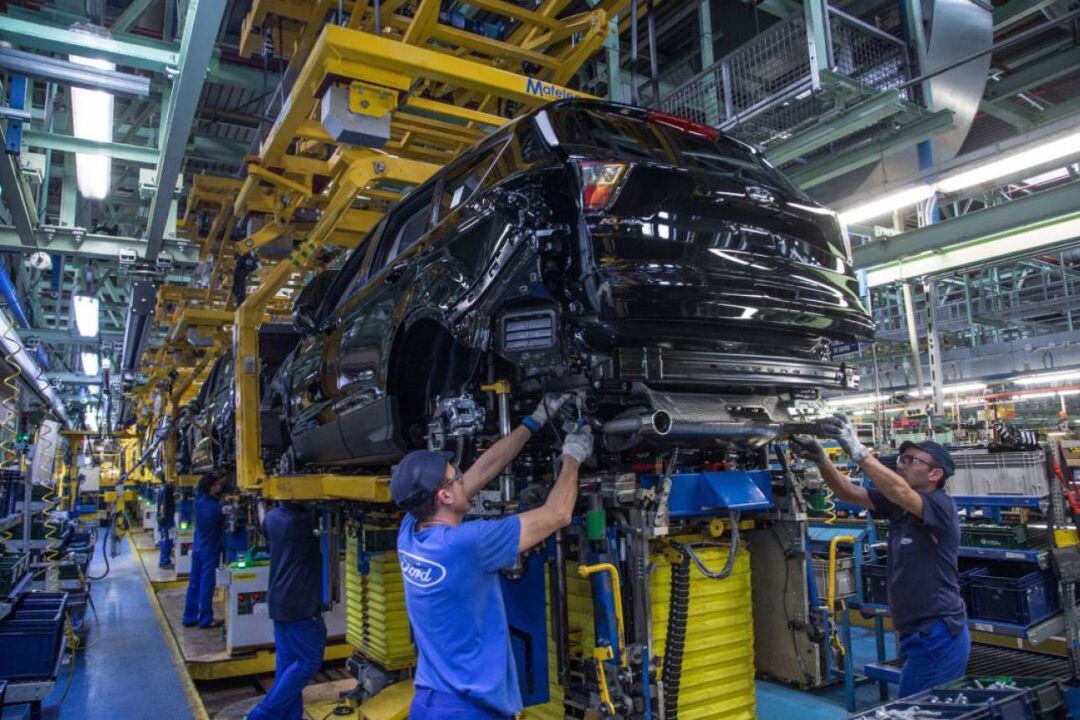 Trabajadores de Ford en la planta de Almussafes (Valencia)