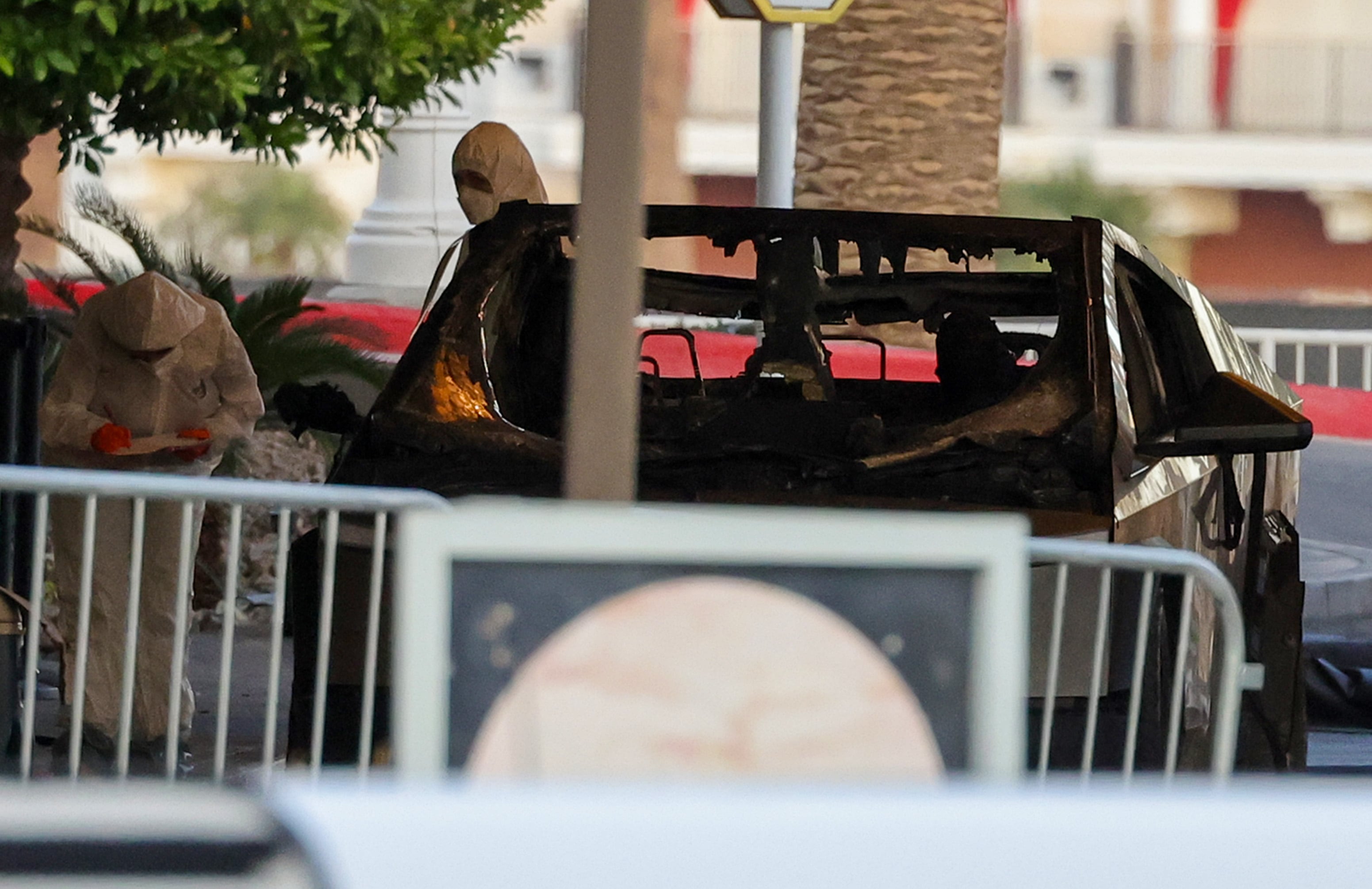 Un muerto y 7 heridos tras la explosión de un Tesla frente al Trump Hotel de Las Vegas.