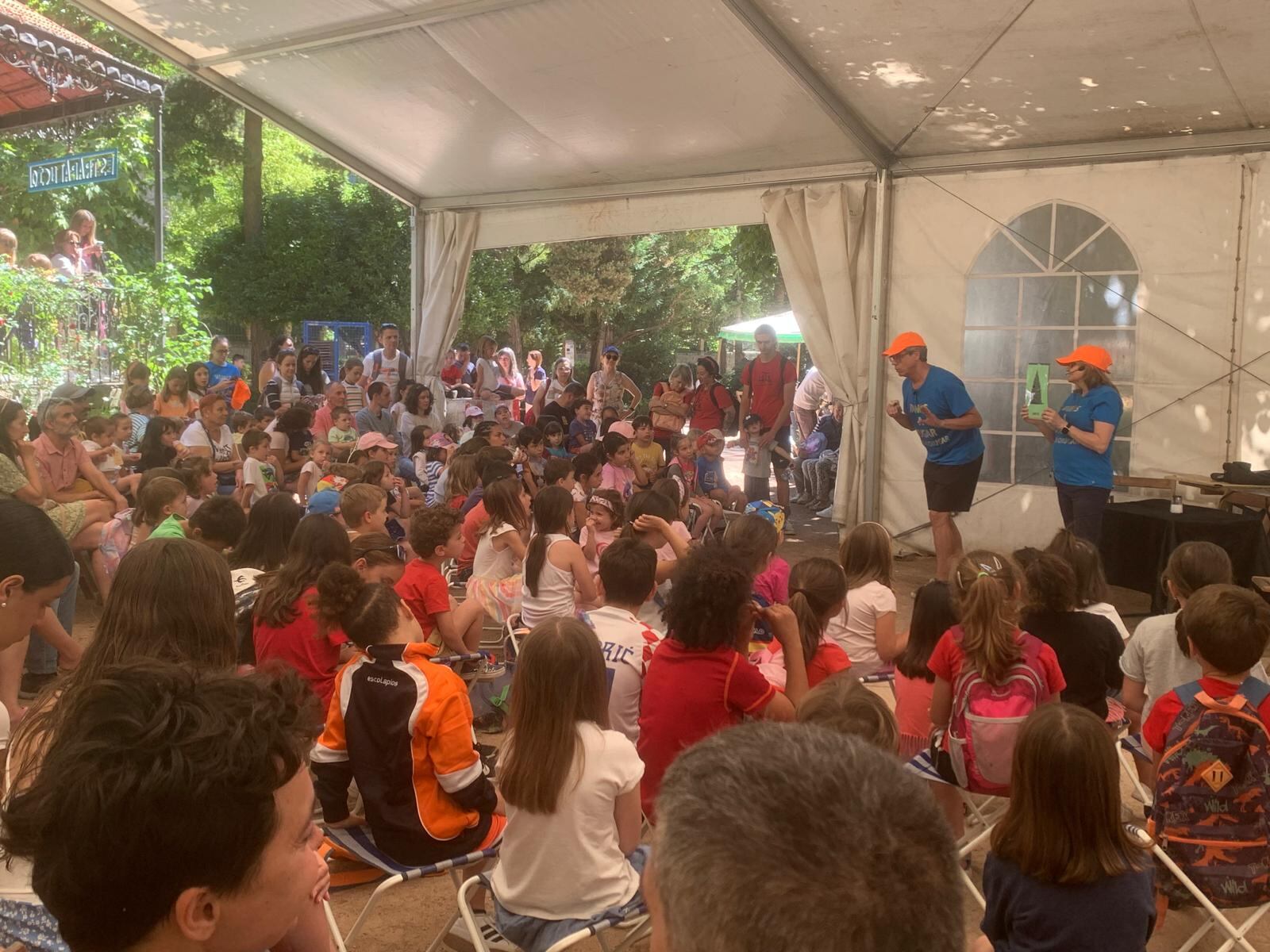 Actividades infantiles en la carpa del Paseo Constitución. Fiestas de Jaca