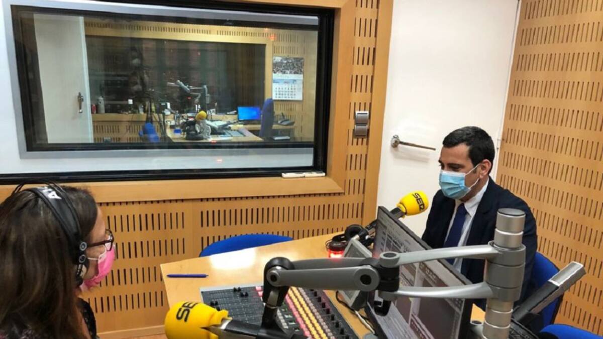 Díez de Revenga: "Es absurdo que haya vías para que el AVE llegue a Murcia y se quede en Orihuela"