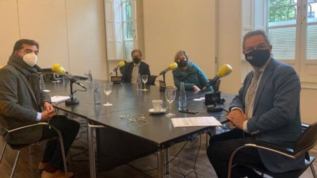 De izquierda a derecha, José Manuel Lastra, Pedro Robles, Beatriz Codes y Salomón Hachuel