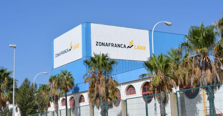 Fachada de los terrenos de Altadis en la Zona Franca de Cádiz