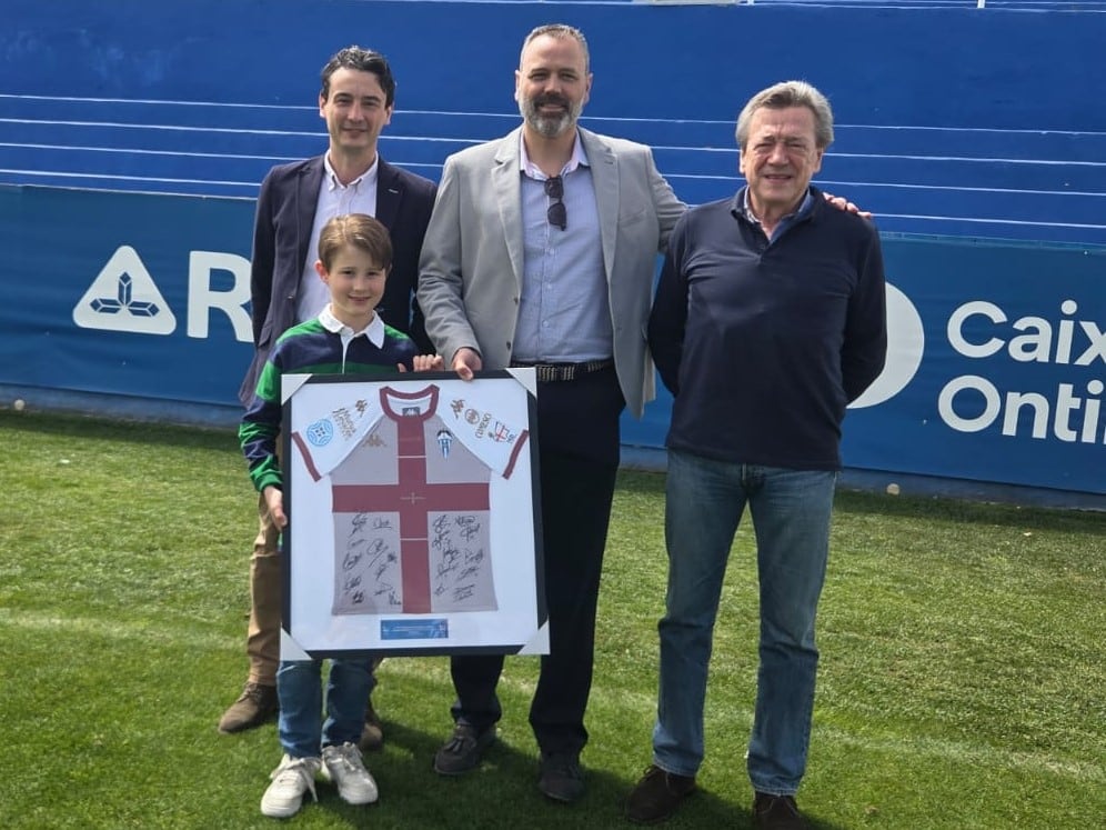 Regalo del CD Alcoyano a Mateo Vilaplana