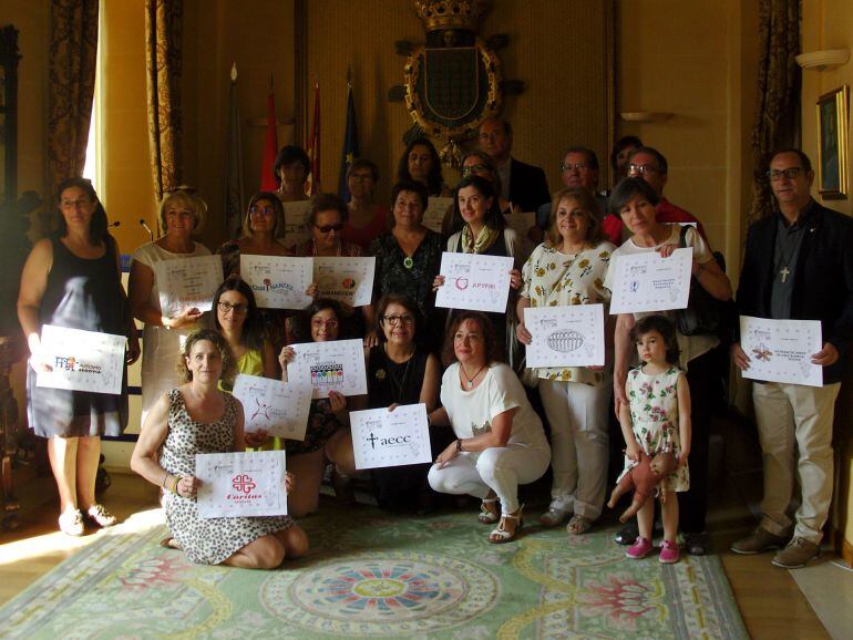 Acto de entrega de la recaudación de la Marcha de Mujeres 2018 en el Salón de Actos del Ayuntamiento de Segovia