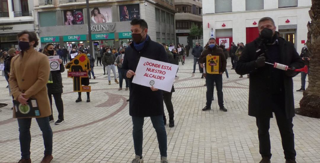 Un momento de la manifestación de hosteleros en Elche