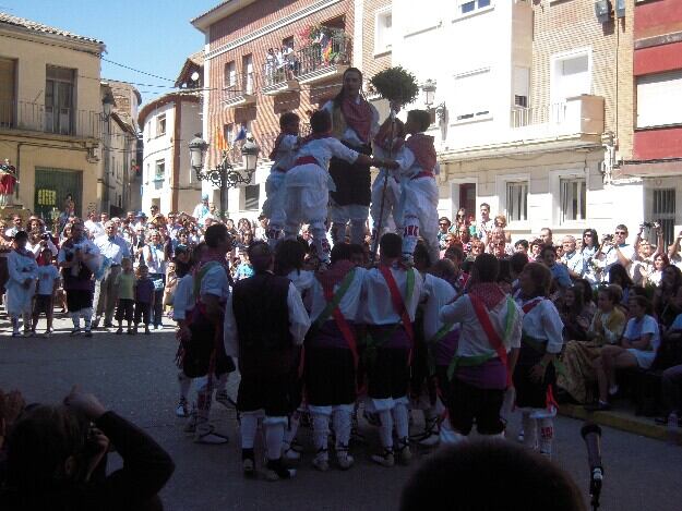 Actuación de los danzantes de Sariñena durante las pasadas fiestas