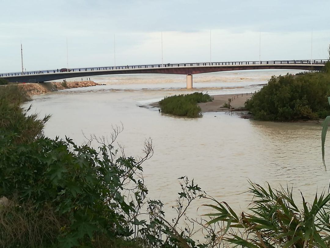 Desembocadura del río Serpis estos días de gota fría en la Safor. 