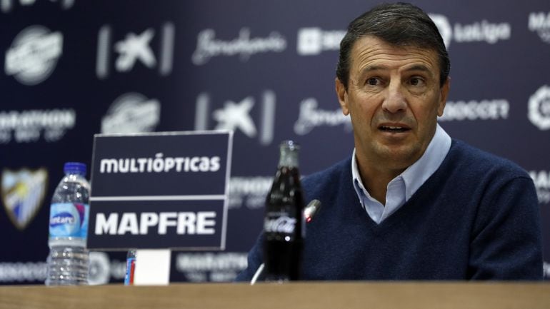 José González, atendiendo a los medios en La Rosaleda