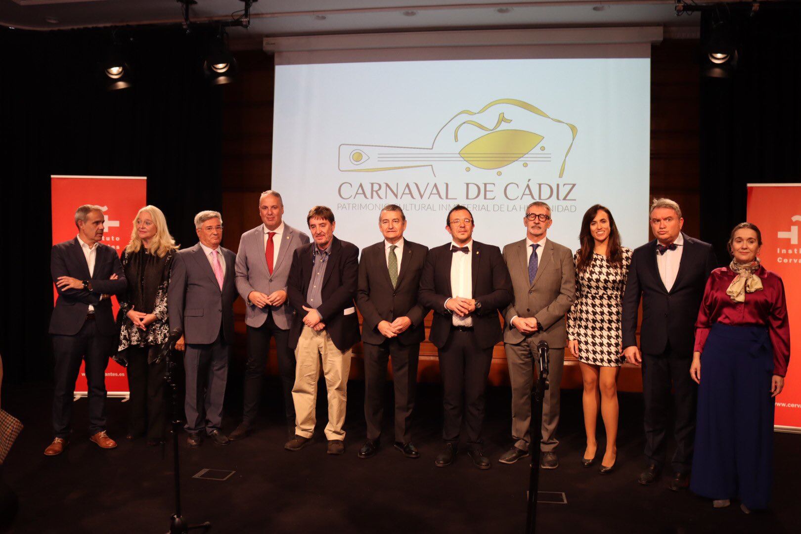 Las autoridades presentes en la presentación de la candidatura de Cádiz a ser patrimonio inmaterial de la humanidad