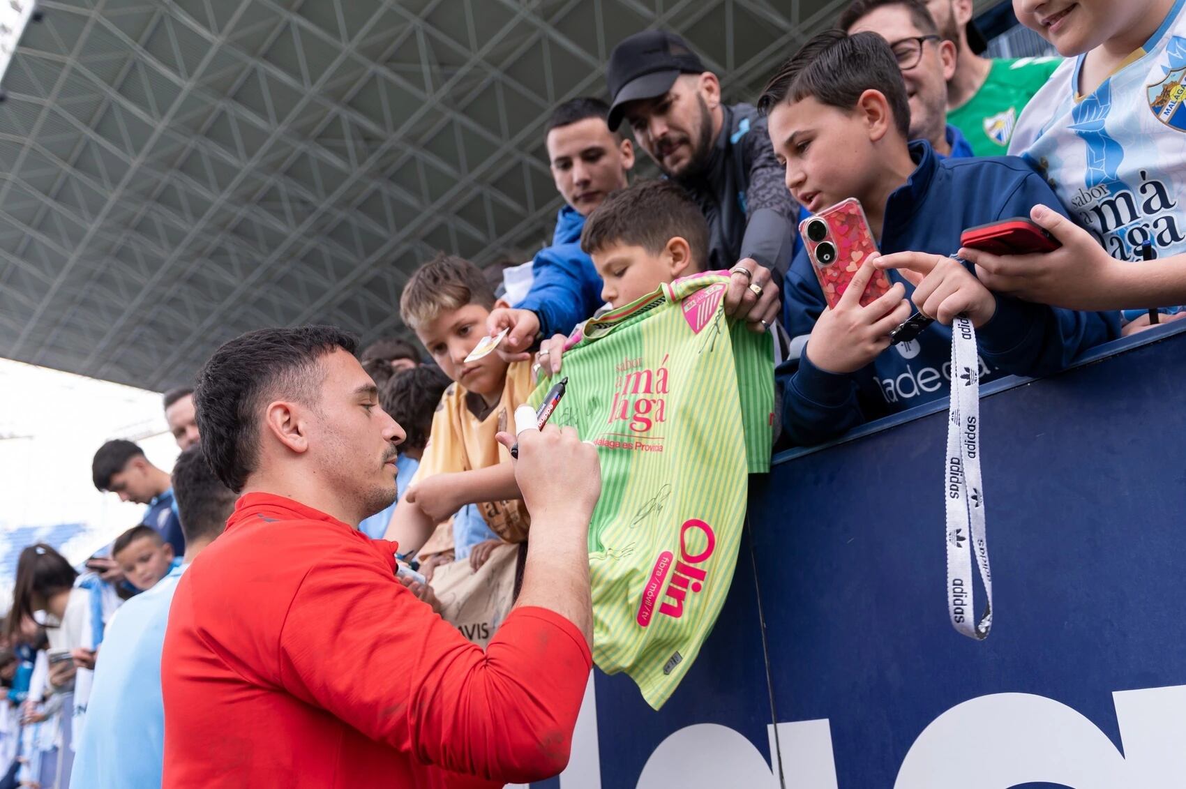 Habrá más de 10.000 personas en el entrenamiento de este lunes del Málaga en el estadio de La Rosaleda al agotarse las entradas