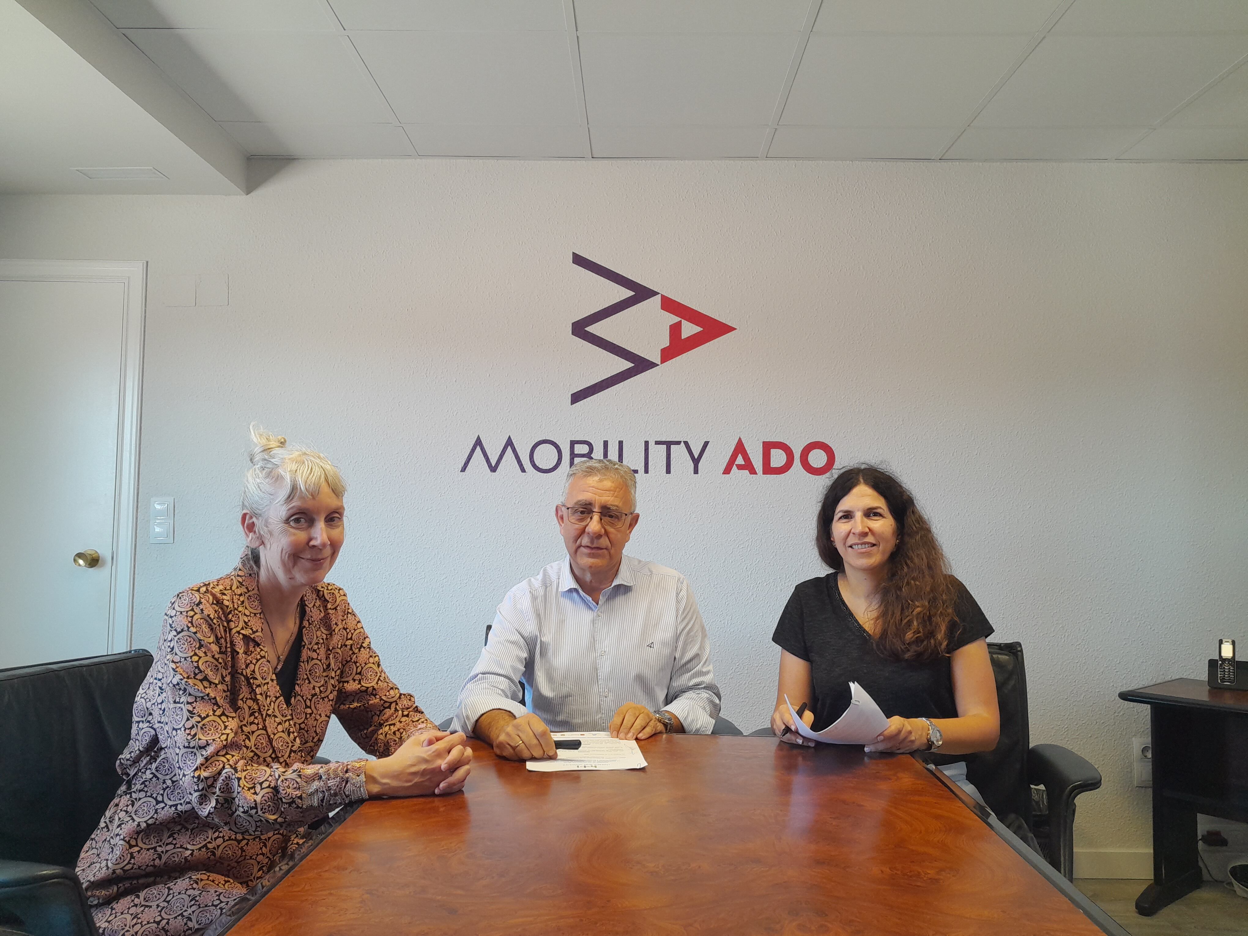 Marta Peña, José Ramón Lasierra y Sara Comenge