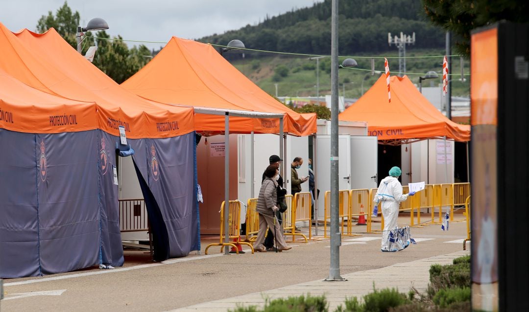 Imagen de archivo. Carpas de triaje frente al Hospital Río Hortega de Valladolid