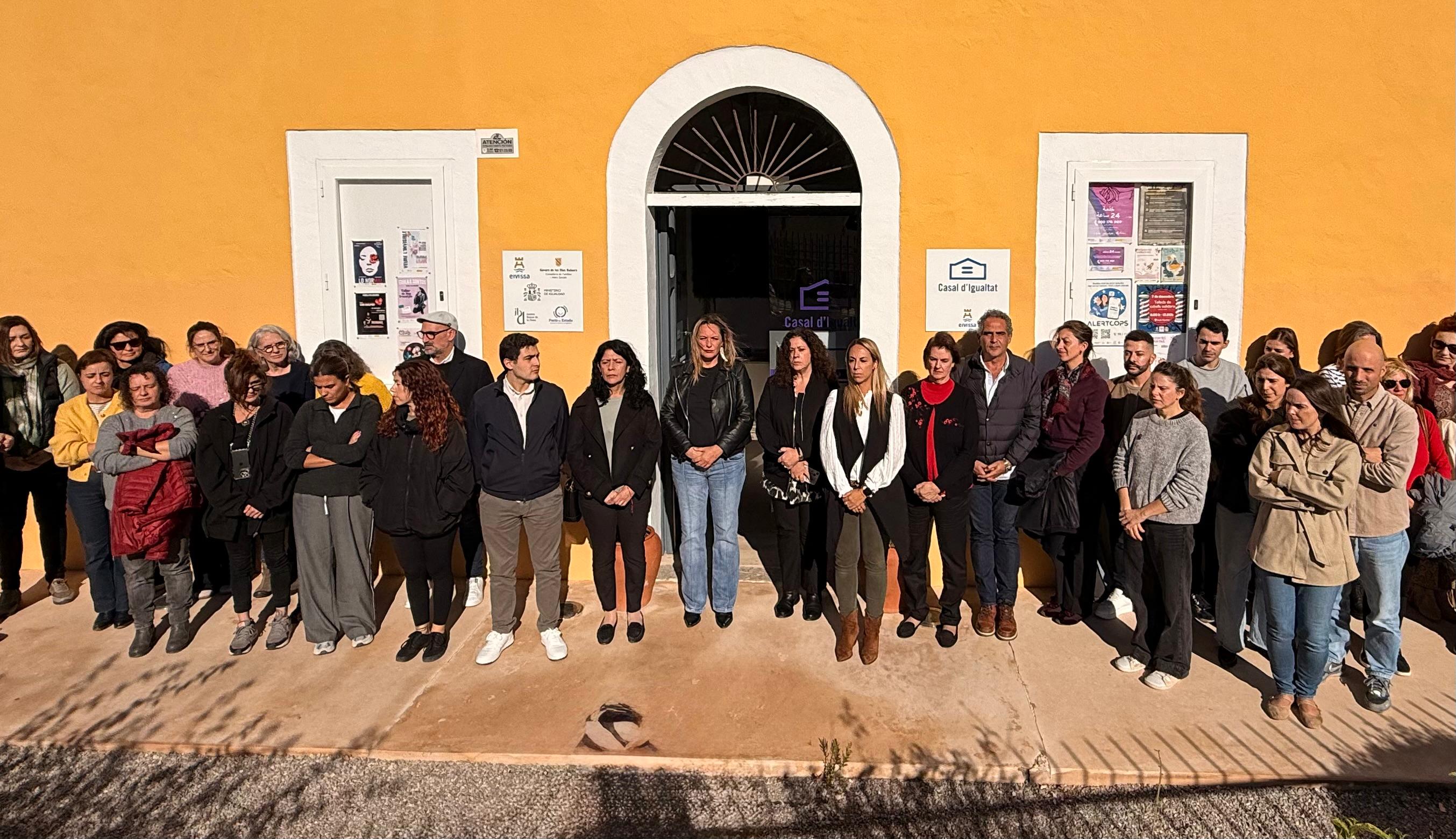 Minuto de silencio del Ayuntamiento de Ibiza